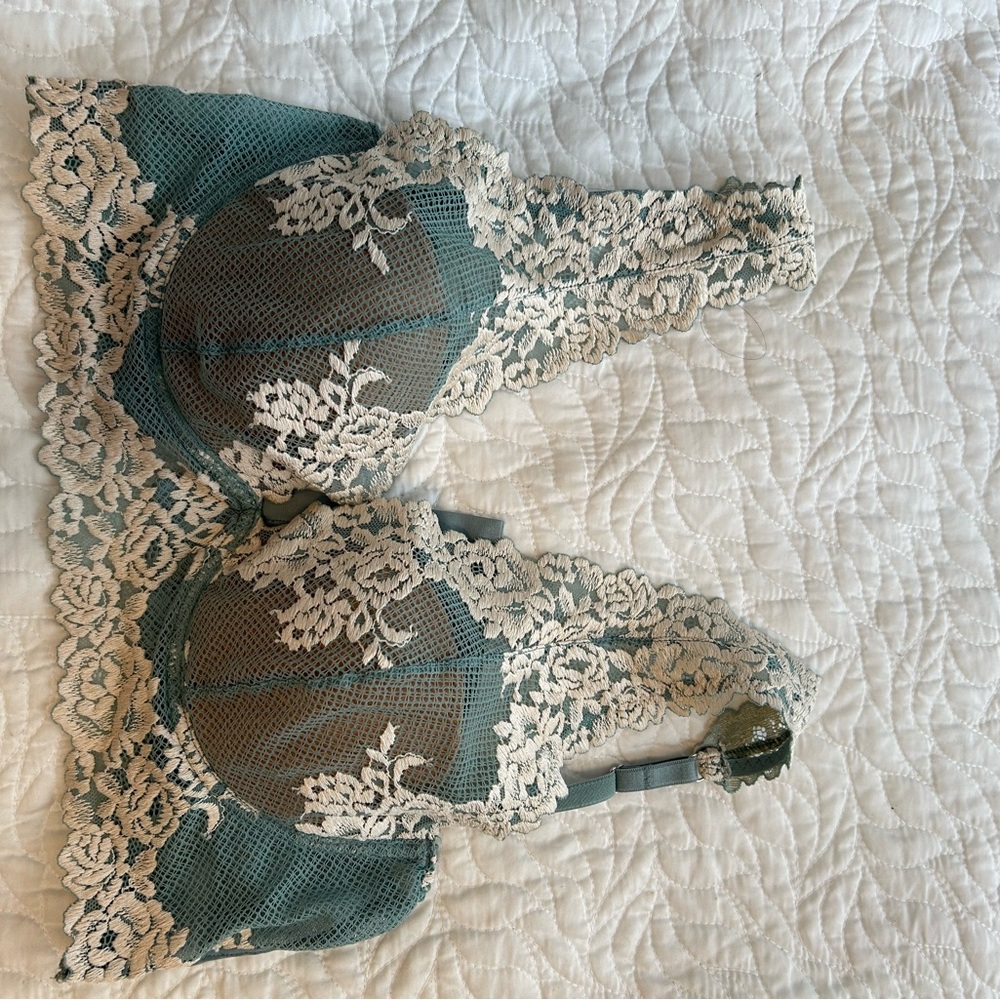 Intimissimi lace balconette bra size 34C